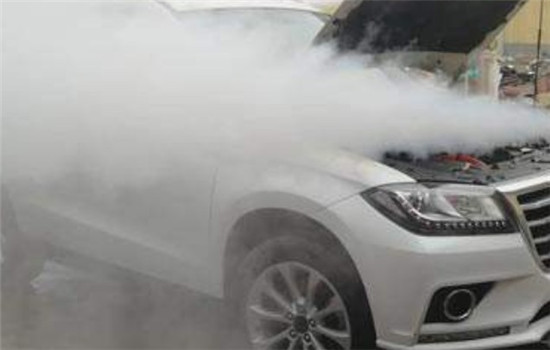 洗車無需排隊等待，使用洗車蒸汽發(fā)生器在家就能洗車保養(yǎng)