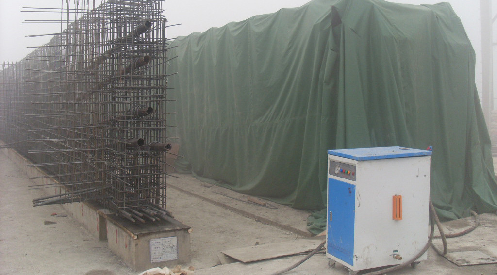 緩解冬季施工混凝土壓力，使用電加熱蒸汽發(fā)生器來養(yǎng)護