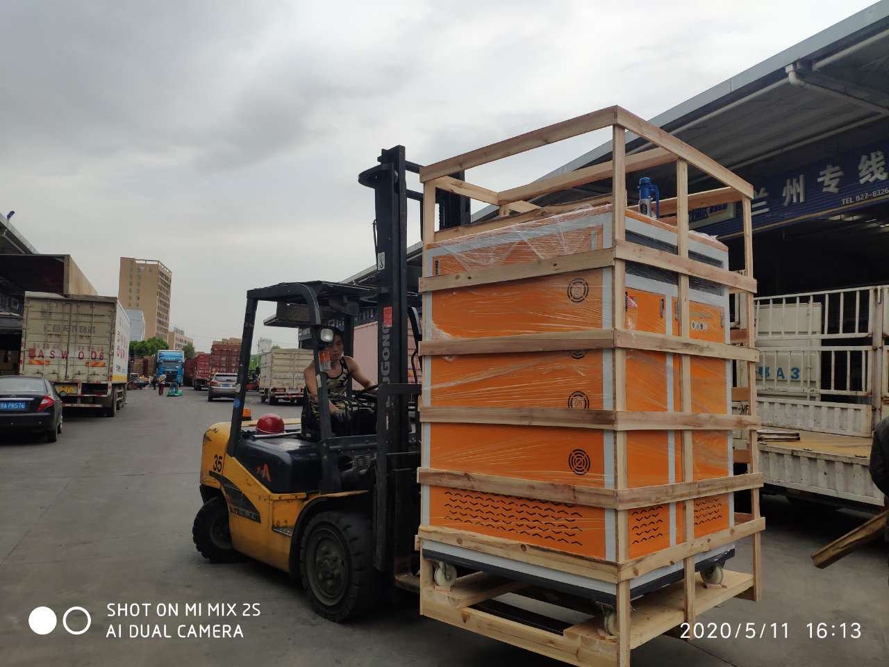 口罩加工廠商購(gòu)買(mǎi)電加熱蒸汽發(fā)生器進(jìn)行加熱熔噴布