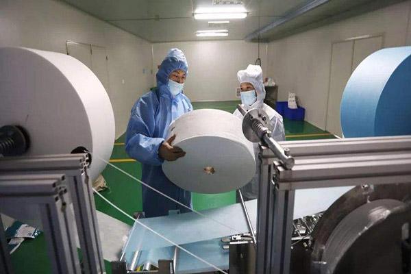 熔噴布材料是口罩的&ldquo;心臟&rdquo;，使用電加熱蒸汽發(fā)生器進(jìn)行加熱熔噴布