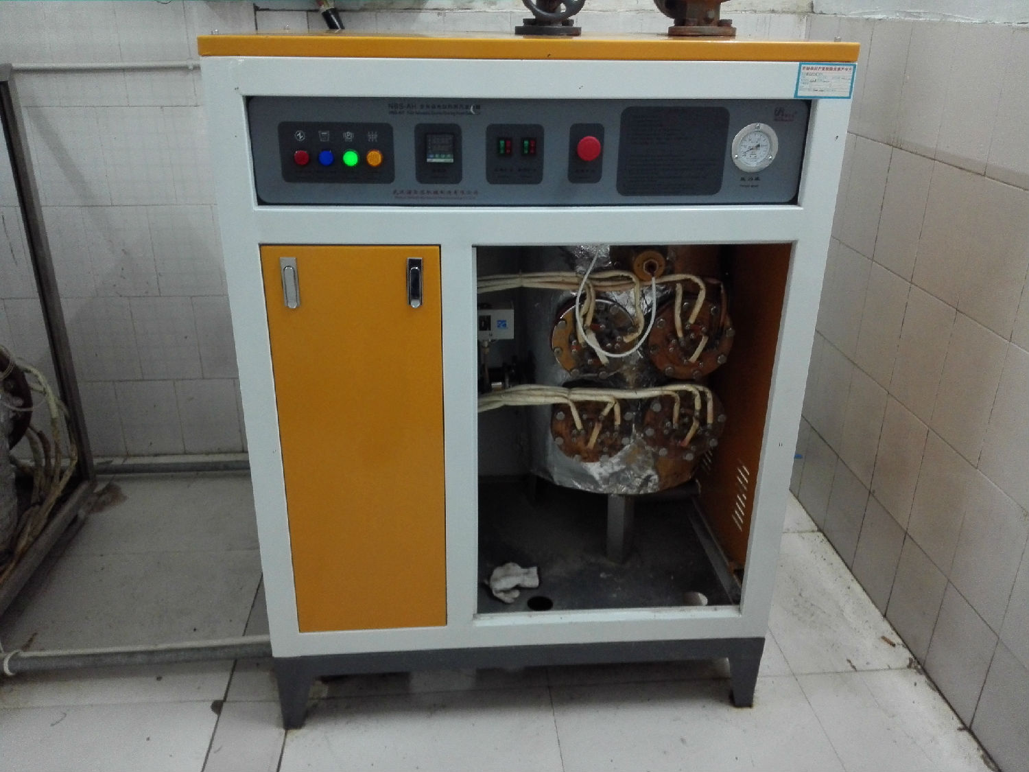 可降解餐具可使用全自動蒸汽發(fā)生器進行輔助生產