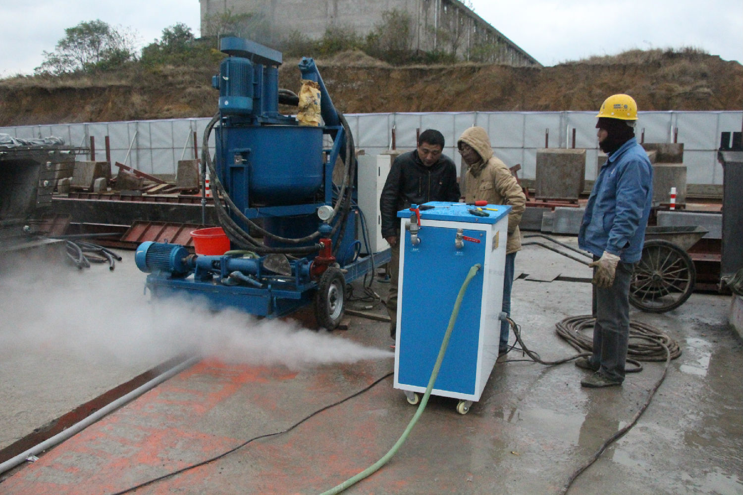 溫度過低時(shí)使用電熱蒸汽發(fā)生器加溫加濕