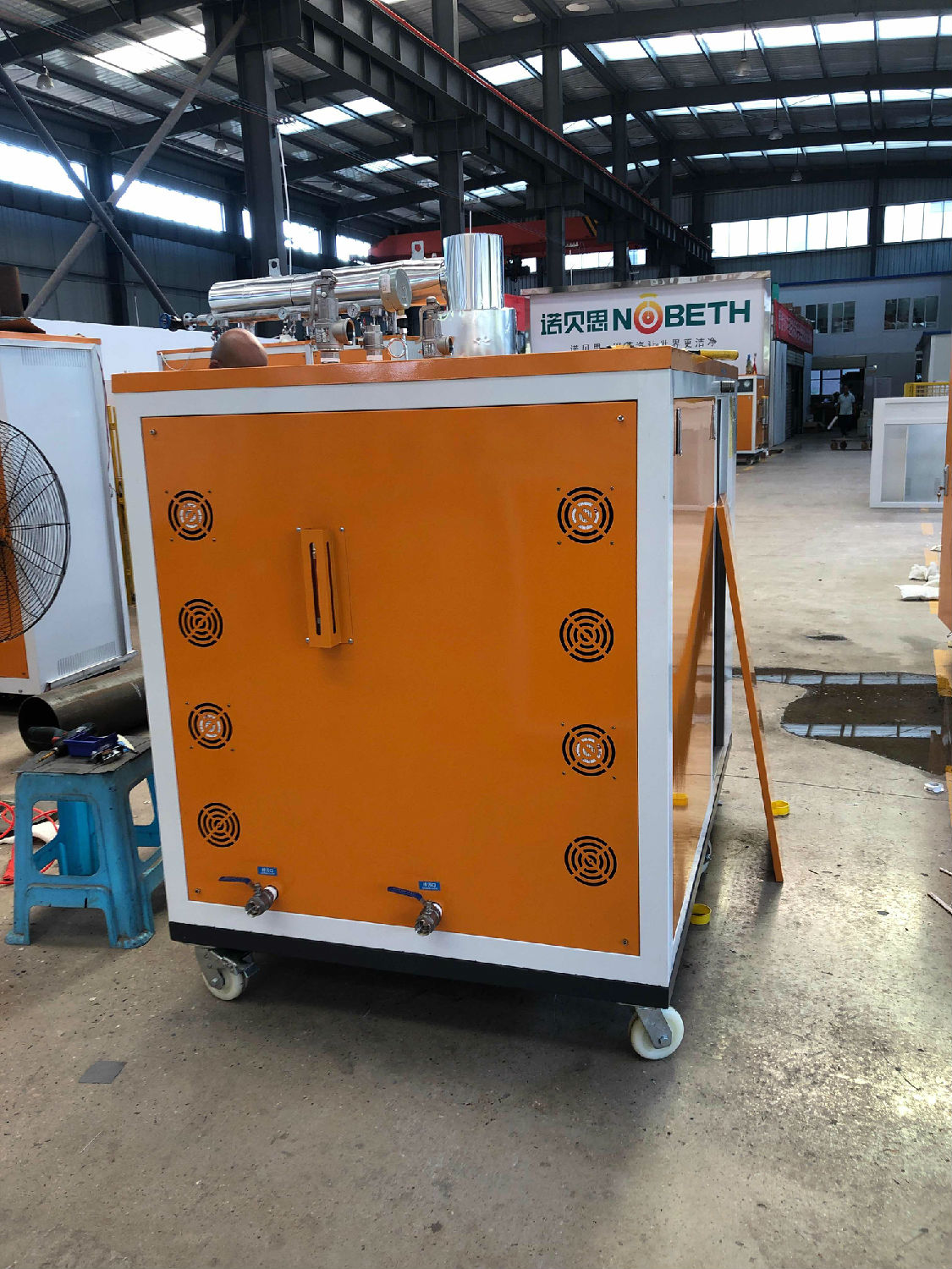 定制PLC實(shí)驗(yàn)研究蒸汽發(fā)生器進(jìn)行試機(jī)中，諾貝思出廠前每一款設(shè)備都會(huì)進(jìn)行試機(jī)處理，確保蒸汽設(shè)備到客戶(hù)手上都是沒(méi)有問(wèn)題的產(chǎn)品