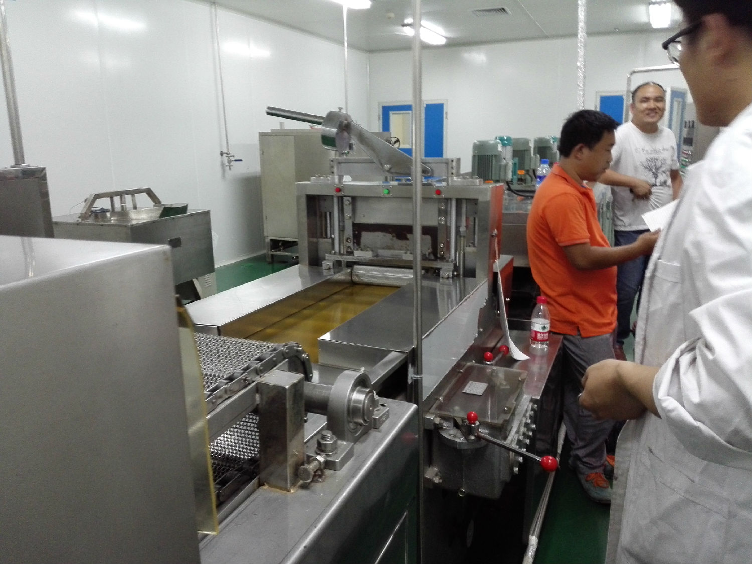 蒸汽潔凈，環(huán)保節(jié)能使用山東醫(yī)療制藥潔凈電蒸汽發(fā)生器