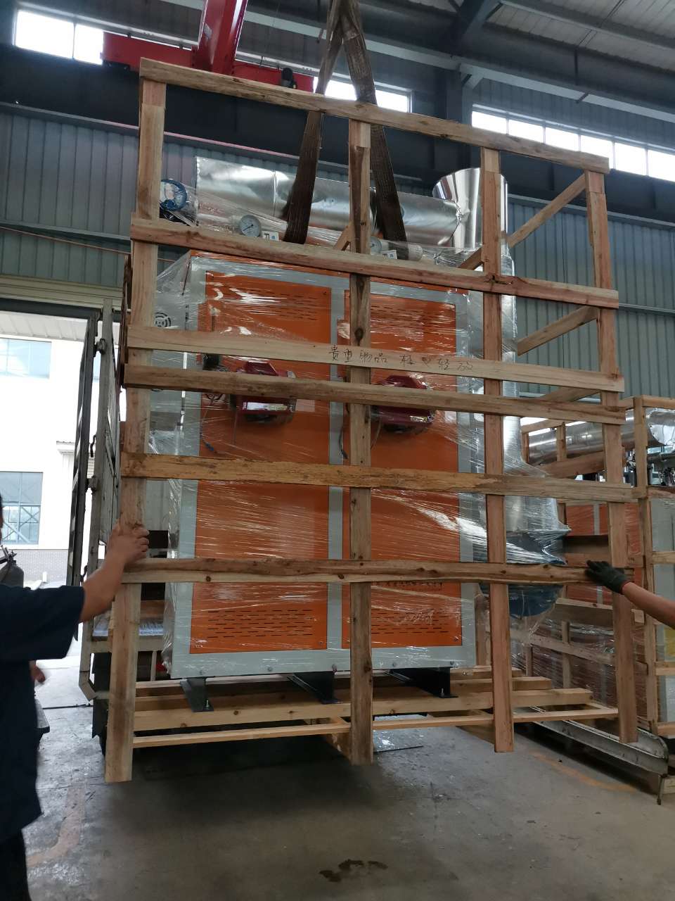 鄭州調(diào)味品加工不銹鋼蒸汽發(fā)生器采用食品級(jí)不銹鋼材質(zhì)，潔凈加工調(diào)味品