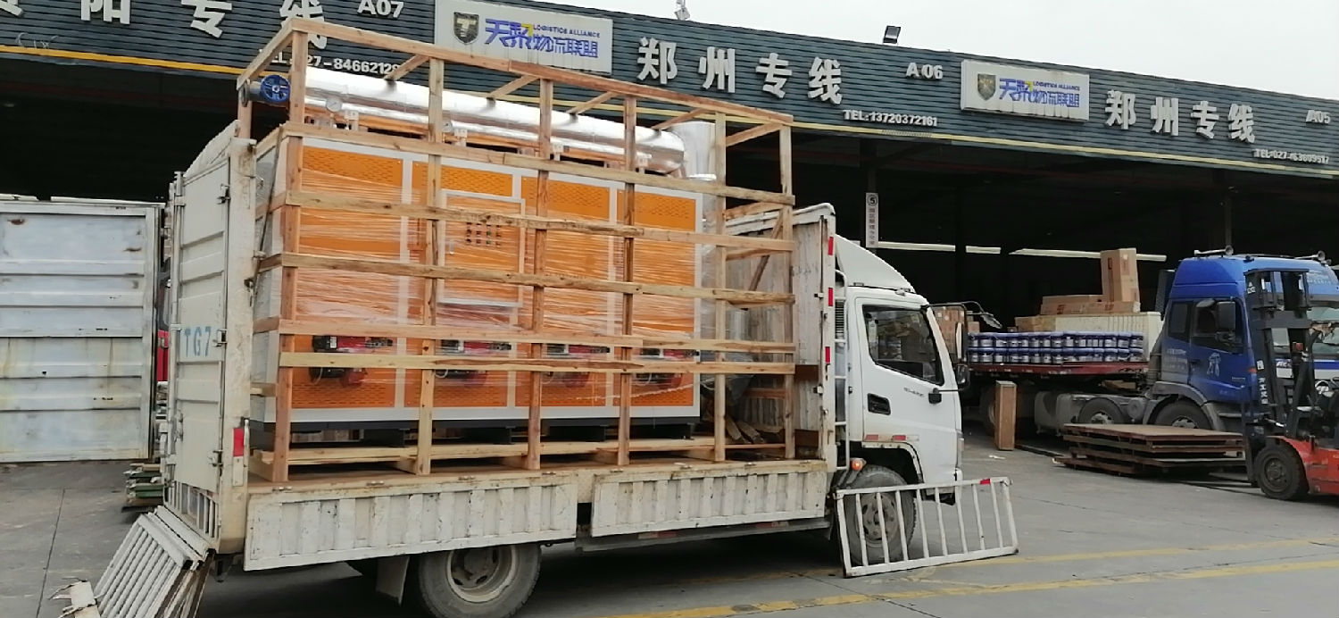 鄭州調(diào)味品加工不銹鋼蒸汽發(fā)生器打包好裝車(chē)去往物流點(diǎn)