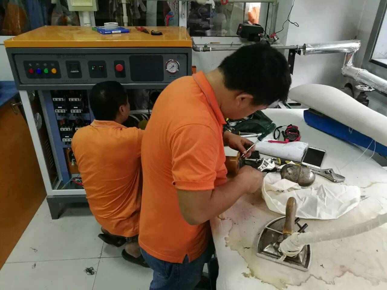 利用蒸汽熨燙，還能空間加溫加濕防止靜電