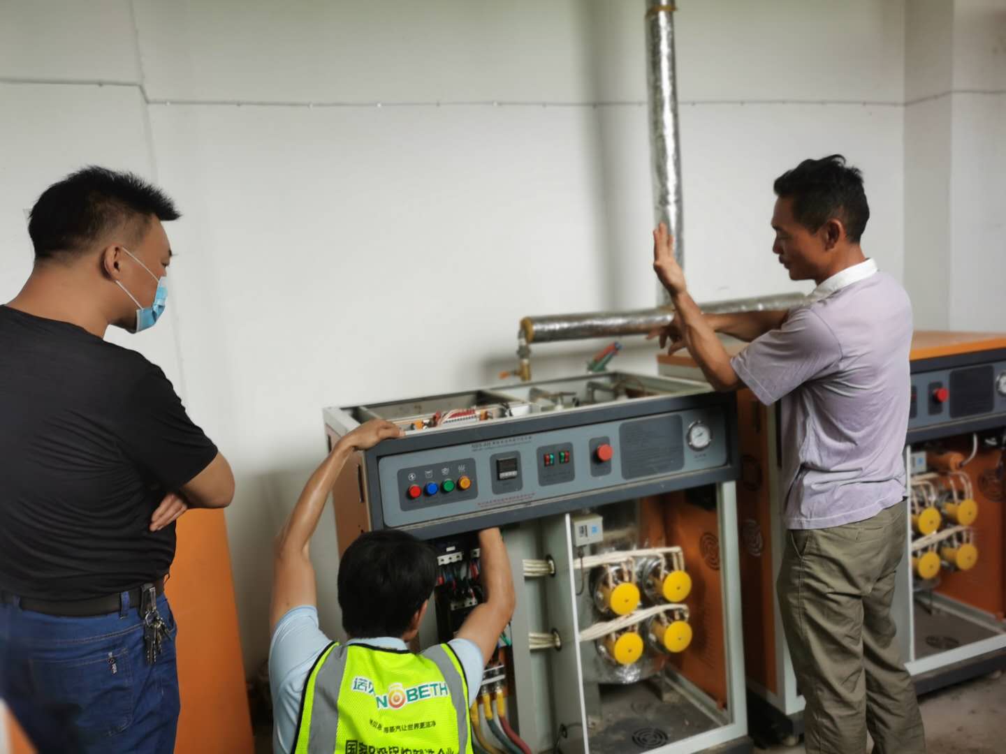 季節(jié)變化溫度如何調(diào)節(jié)？湖北屠宰場使用脫毛蒸汽發(fā)生器精準(zhǔn)調(diào)節(jié)溫度