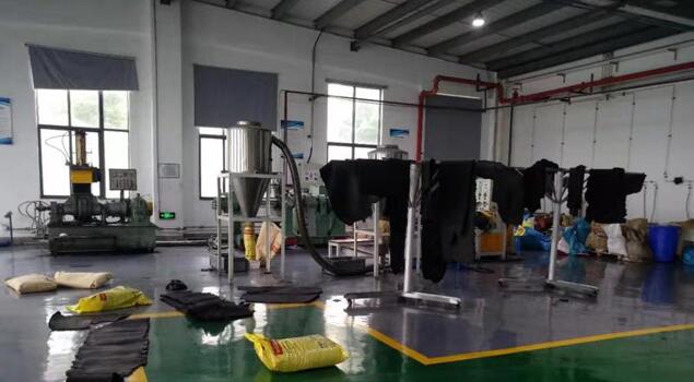 實(shí)驗(yàn)研究蒸汽發(fā)生器--- 廢塑...